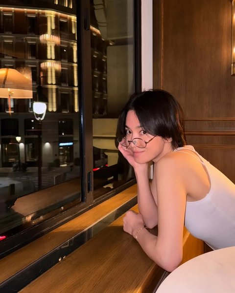 7 Potret Cantik Song Hye Kyo Bare Face saat di Spanyol, Usia 43 Tahunnya Gak Terlihat Sama Sekali