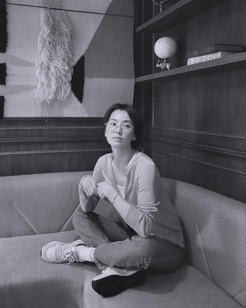 7 Potret Cantik Song Hye Kyo Bare Face saat di Spanyol, Usia 43 Tahunnya Gak Terlihat Sama Sekali