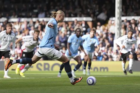 Erling Haaland merayakan gol pada laga Man City vs Chelsea di Premier Leafue 2024/2025 (c) AP Photo/Scott Heppell