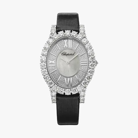 Lihat di sini gaya Maia Estianty pakai jam tangan berlian Chopard senilai Rp1,7 Miliar. [@maiaestiantyreal].