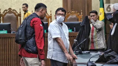 FOTO: Ekspresi Makelar Perkara Zarof Ricar Saat Dijatuhi Vonis 16 Tahun Penjara