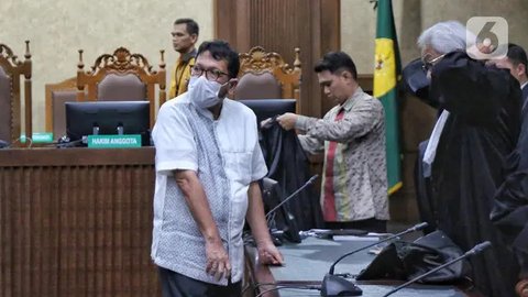 FOTO: Ekspresi Makelar Perkara Zarof Ricar Saat Dijatuhi Vonis 16 Tahun Penjara