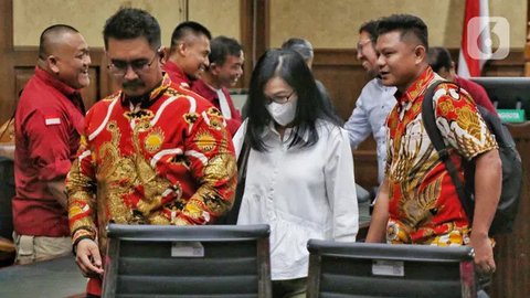 Meirizka Widjaja terbukti memberikan suap kepada untuk memengaruhi hukuman Gregorius Ronald Tannur, dengan total mencapai Rp4,67 miliar yang diberikan melalui pengacara Ronald Tannur. (Liputan6.com/Angga Yuniar)