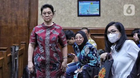 Pengacara Gregorius Ronald Tannur, Lisa Rachmat sesaat sebelum mengikuti sidang pembacaan vonis di Pengadilan Tindak Pidana Korupsi (Tipikor), Jakarta, Rabu (18/6/2025). (Liputan6.com/Angga Yuniar)