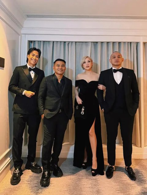 Resepsi pernikahan Al Ghazali dan Alyssa Daguise di salah satu hotel mewah bintang lima di Jakarta, Senin (16/6/2025). BCL dan Tiko Aryawardhana hadir. (Foto: Dok. Instagram @itsmebcl)