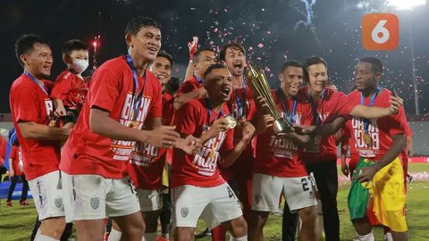 Persib Bandung - Iluistrasi Bojan Hodak (Bola.com/Adreanus Titus)