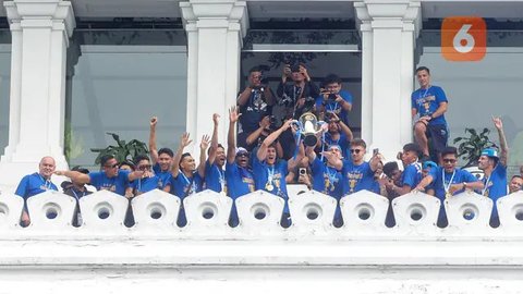 Persib Bandung - Iluistrasi Bojan Hodak (Bola.com/Adreanus Titus)