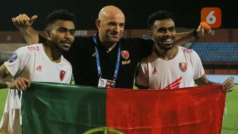 Persib Bandung - Iluistrasi Bojan Hodak (Bola.com/Adreanus Titus)
