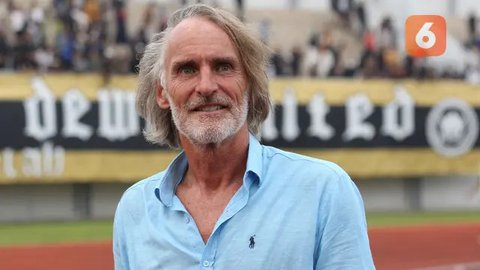Persib Bandung - Iluistrasi Bojan Hodak (Bola.com/Adreanus Titus)