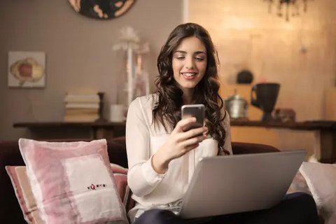 Namun tidak semua daters online pembohong, tetapi Anda juga perlu berhati-hati dengan teman chat Anda.