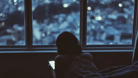 Namun tidak semua daters online pembohong, tetapi Anda juga perlu berhati-hati dengan teman chat Anda.