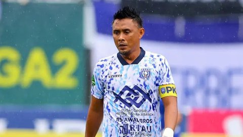 Bek Persija Jakarta, Maman Abdurahman, saat bermain di Piala Asia 2007 bersama Timnas Indonesia. (AFP/Adek Berry)