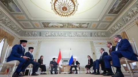 Presiden Prabowo mengapresiasi kerjasama Indonesia dan Rusia yang telah terjalin selama 75 tahun ini. (Vyacheslav PROKOFYEV/POOL/AFP)
