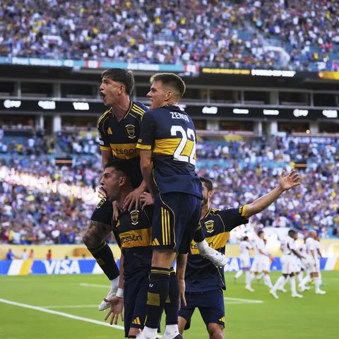 Para pemain Bayern Munchen berpose untuk foto tim sebelum pertandingan Grup C Piala Dunia Antarklub antara Bayern Munchen dan Auckland City di Cincinnati, Minggu, 15 Juni 2025. (