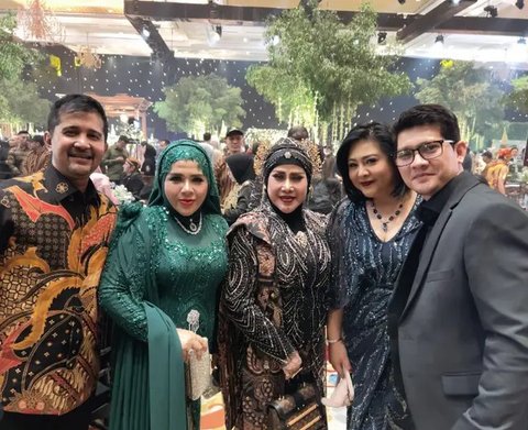 Potret Artis 90an yang Hadir di Ngunduh Mantu Al Ghazali dan Alyssa Daguise/Instagram/@elvy_sukaesih