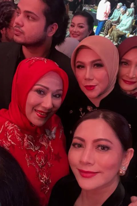Potret Artis 90an yang Hadir di Ngunduh Mantu Al Ghazali dan Alyssa Daguise/Instagram/@elvy_sukaesih