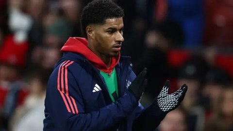 Winger Manchester United, Marcus Rashford, gagal mencetak gol saat timnya takluk 6-7 (1-1) dari Manchester City lewat drama adu penalti pada Community Shield 2024 di Stadion Wembley, Sabtu