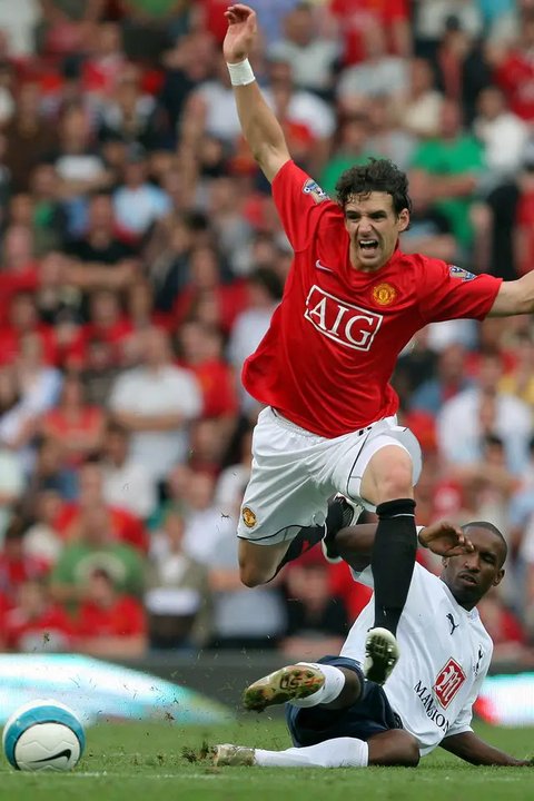 Owen Hargreaves - Hargreaves didatangkan ke Oldtrafford dari Bayern Munchen pada tahun 2007 untuk menggantikan posisi Roy Keane. Pemain asal Inggris ini tercatat mampu membawa Manchester Unit