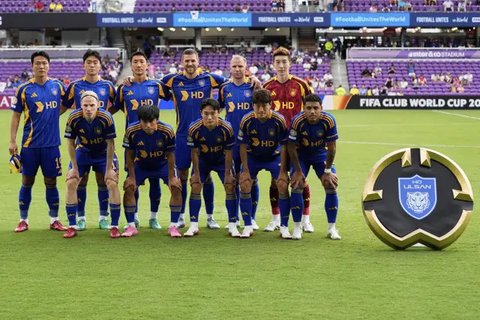 Starting XI Fluminense berpose untuk foto tim sebelum pertandingan Grup F Piala Dunia Antarklub antara Fluminense dan Borussia Dortmund di East Rutherford, N.J., Selasa, 17 Juni 2025.