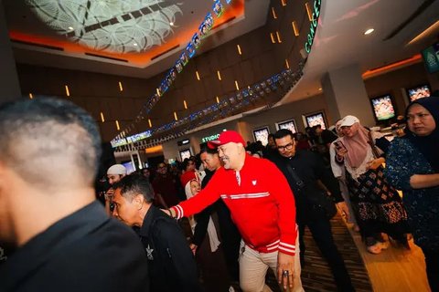 Dalam gala premiere Warkop DKI Kartun di Jakarta, Sabtu (21/6/2025), Indro Warkop terharu hingga menangis. Ia teringat dua sahabatnya: Dono dan Kasino. (Foto: Dok. Instagram @indrowarkop_asli