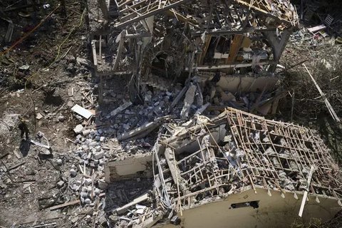 Sebuah pesawat pengebom B-2 tiba di Pangkalan Angkatan Udara Whiteman, Missouri, Amerika Serikat, Minggu, (22/6/2025). (Dok. AP/David Smith)