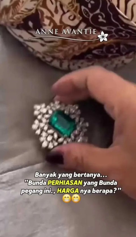 Cerita di Balik Bros Irwan Mussry yang Dikenakan saat Pernikahan Al Ghazali