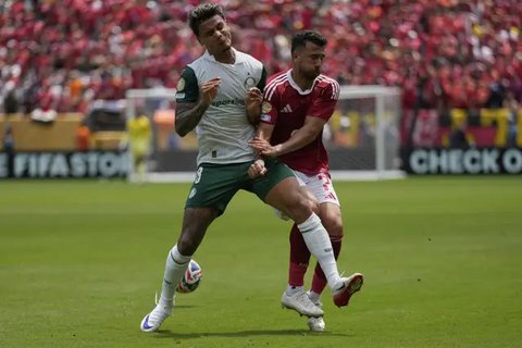 Lionel Messi mencetak gol via tendangan bebas ke gawang FC Porto. Inter Miami menang 2-1 pada laga kedua fase grup Piala Dunia Antarklub 2025, Jumat (20/6/2025) dini hari WIB di Mercedes-Benz