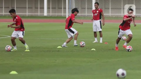 FOTO: Jelang Piala AFF U-23 2025, Garuda Muda Gelar Latihan Terbuka di Stadion Madya GBK