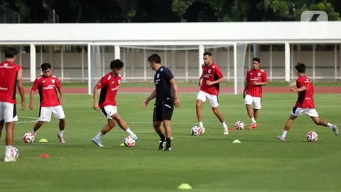 FOTO: Jelang Piala AFF U-23 2025, Garuda Muda Gelar Latihan Terbuka di Stadion Madya GBK