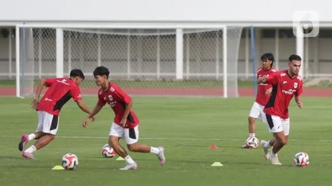 FOTO: Jelang Piala AFF U-23 2025, Garuda Muda Gelar Latihan Terbuka di Stadion Madya GBK