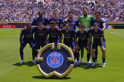 Striker Inter Miami, Lionel Messi menerima kartu kuning pada laga kontra Palmeiras di Piala Dunia Antarklub 2025. (Chandan Khanna / AFP)