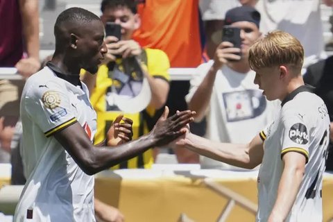 Jobe Bellingham dari Borussia Dortmund berselebrasi setelah mencetak gol dalam pertandingan Grup F Piala Dunia Antarklub antara Mamelodi Sundowns dan Borussia Dortmund di Cincinnati,