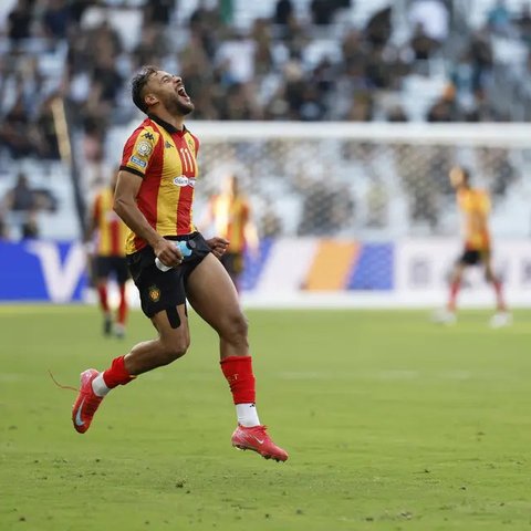 Pedro Neto (kiri) dari Chelsea beraksi dalam pertandingan Grup D Piala Dunia Antarklub antara Flamengo dan Chelsea di Philadelphia, Jumat, 20 Juni 2025. (AP Photo/Derik Hamilton)