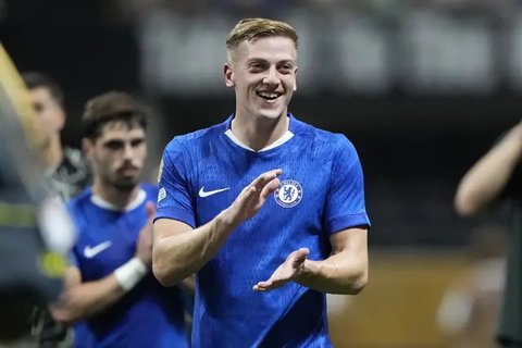 Pedro Neto (kiri) dari Chelsea beraksi dalam pertandingan Grup D Piala Dunia Antarklub antara Flamengo dan Chelsea di Philadelphia, Jumat, 20 Juni 2025. (AP Photo/Derik Hamilton)