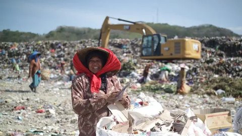 PLN membina masyarakat mengelola sampah menjadi sumber energi alternatif yang dapat menghasilkan listrik. (Dok PLN)