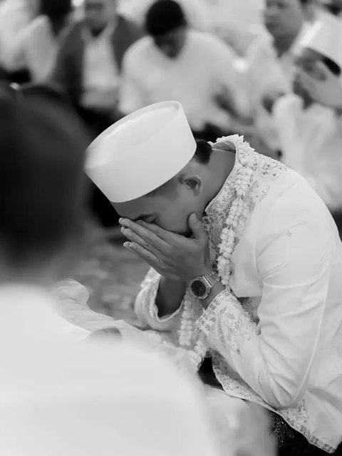 Penampakan gaun pengantin Sendy Aulia, istri dari bek Timnas Indonesia, Rizky Ridho. (Bola.com/Wahyu Pratama)