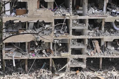 Sementara, Otoritas kesehatan Jalur Gaza menyatakan, hampir 11 bulan perang Israel dan milisi Hamas berkecamuk, sedikitnya ada 41.084 warga Palestina meninggal dunia dan 95.029 lainnya men