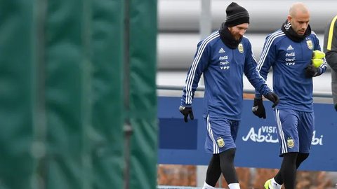 Pemain Inter Miami, Lionel Messi melakukan selebrasi setelah mencetak gol ke gawang Philadelphia Union pada laga Piala Liga 2023 di Subaru Park, Chester, Pennsylvania, 15 Agustus 2023. (AF