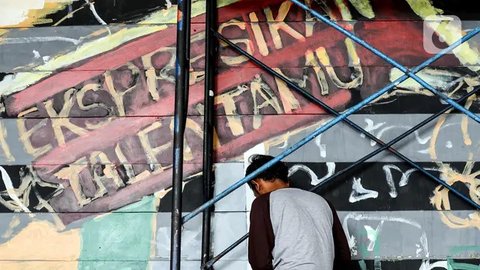 Suku Dinas Kebudayaan (Sudinbud) Jakarta Timur menggelar pelatihan seni mural. (Liputan6.com/Herman Zakharia)