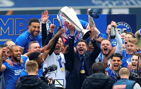 Steven Gerrard berhasil membawa Rangers menjuarai Liga Premier Skotlandia musim ini. (Andrew Milligan/PA via AP)