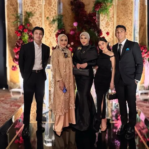 Inspirasi Dress Hitam Ala Marini Zumarnis dan Ariel Tatum(Instagram @marinizumarnisreal)