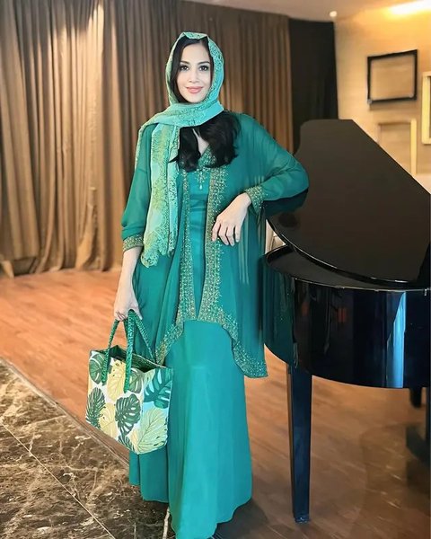 Model Dress Panjang Diah Permatasari (instagram.com/dps_diahpermatasari)