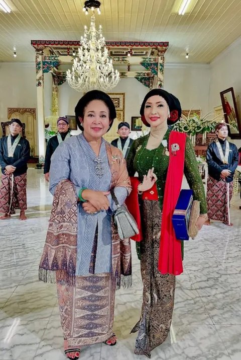 Model Kebaya dan Hijab Sanggul Roro Fitria/Instagram/@roro.fitria1989