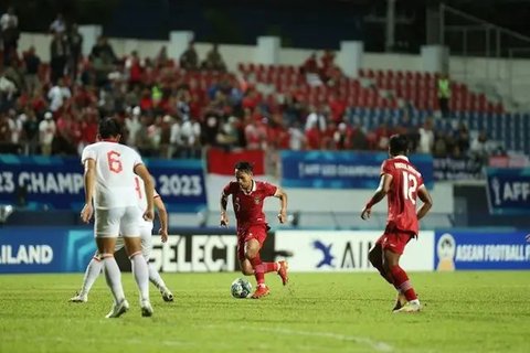 Aksi Beckham Putra di laga Timnas Vietnam U-23 vs Timnas Indonesia U-23 di final AFF U-23 2023 di Rayong Provincial Stadium, Sabtu (26/08/2023). (c) PSSI