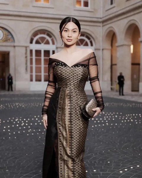 Model Kebaya Ariel Tatum