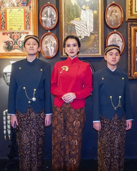 Kebaya Kondangan ala Marcella Zalianty (instagram.com/marcella.zalianty)