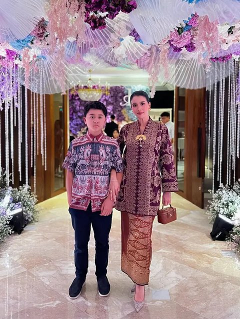Kebaya Kondangan ala Marcella Zalianty (instagram.com/marcella.zalianty)