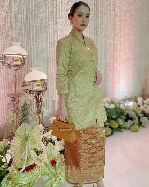 Kebaya Kondangan ala Marcella Zalianty (instagram.com/marcella.zalianty)
