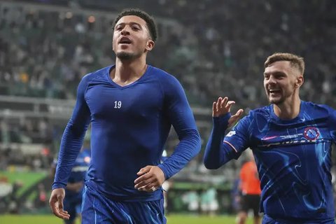 Pemain Chelsea, Jadon Sancho, merayakan gol yang dicetaknya ke gawang Real Betis pada laga final UEFA Conference League 2024/2025, Kamis (29/5/2025) dini hari WIB. Chelsea menjadi juara UEFA