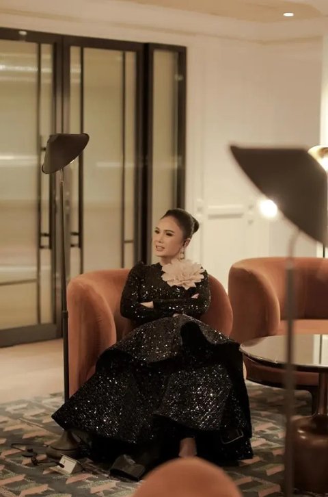 Potret Dress Hitam Yuni Shara/Instagram/@yunishara36